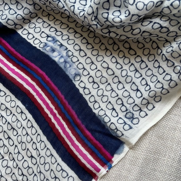 Tommy Hilfiger Stole, white and blue combination with a quirky spectacle print - Picture 6 of 6